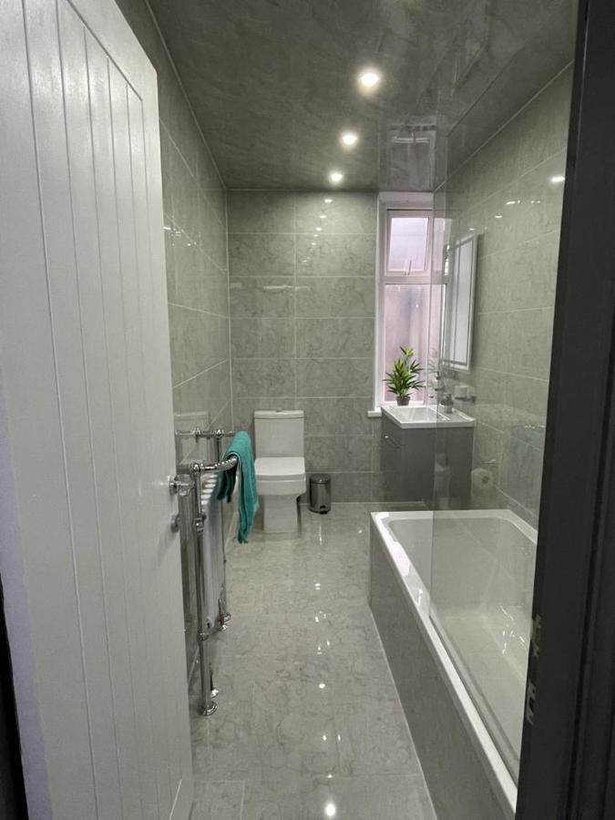 3 Bedroom Whalley Aparthotel Burnley Buitenkant foto