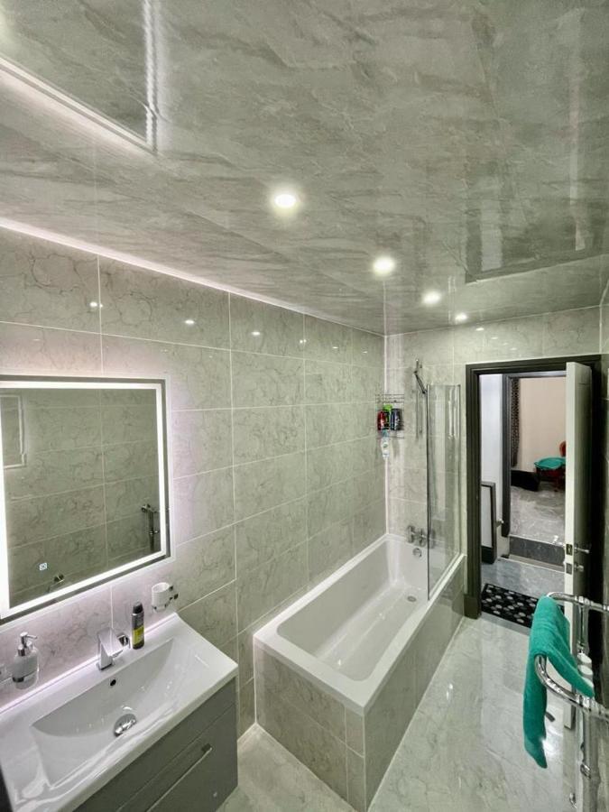 3 Bedroom Whalley Aparthotel Burnley Buitenkant foto