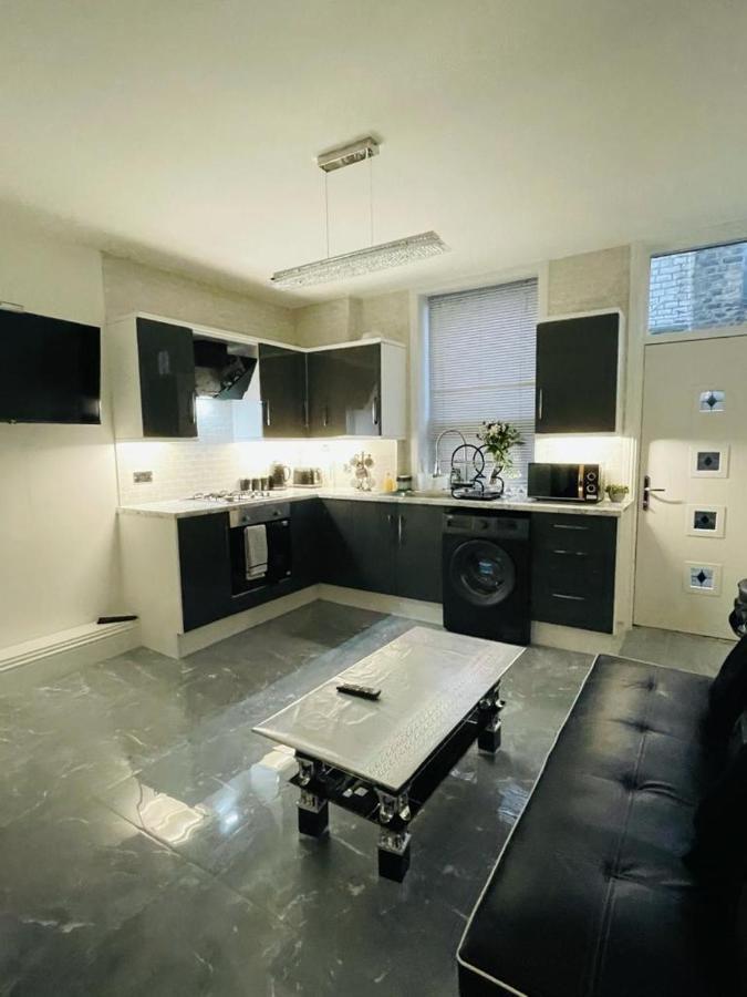 3 Bedroom Whalley Aparthotel Burnley Buitenkant foto