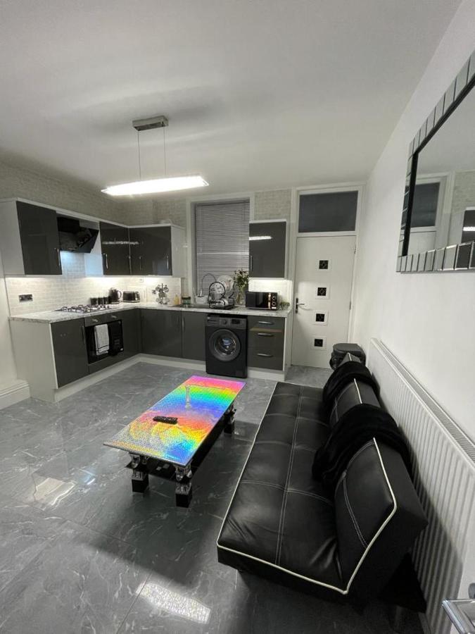 3 Bedroom Whalley Aparthotel Burnley Buitenkant foto
